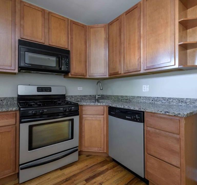 1st image of 1644 W Greenleaf Ave #926