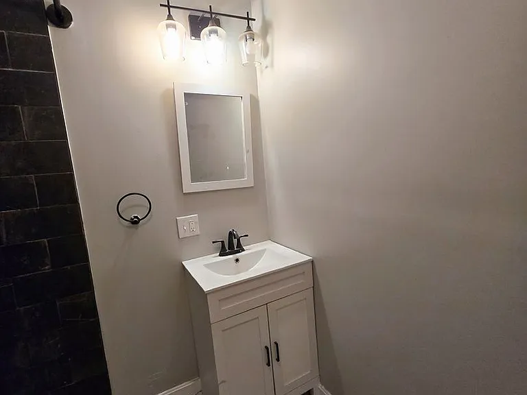 457 Admiral Street — Photo 5