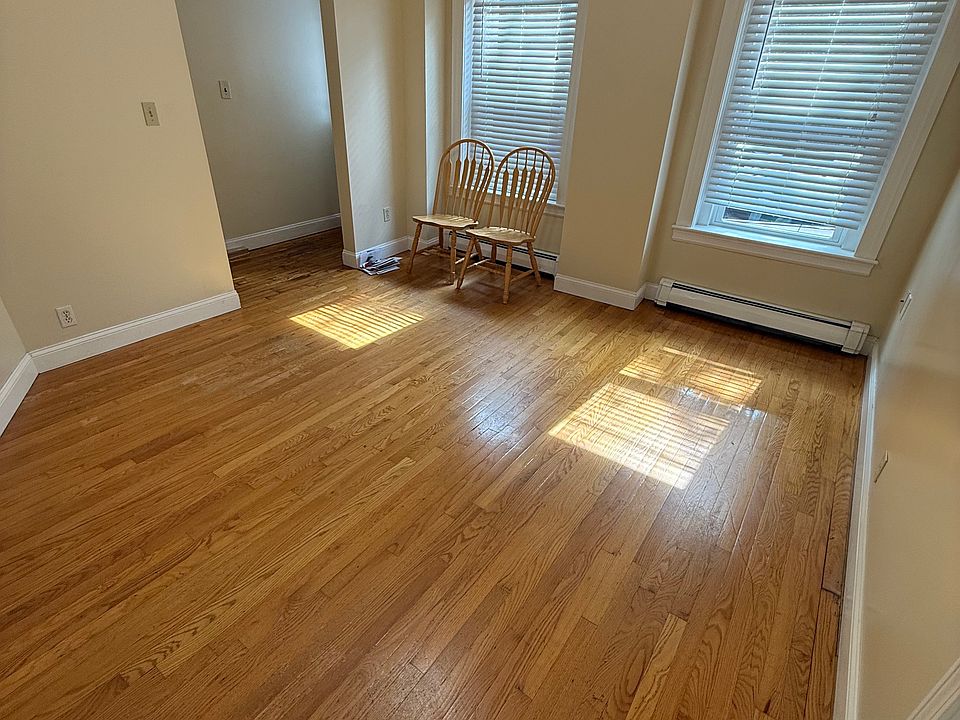 2nd image of 18 Holmes St #1