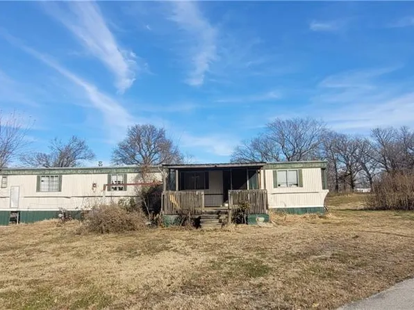 319 E Pine St, Weir, KS 66781