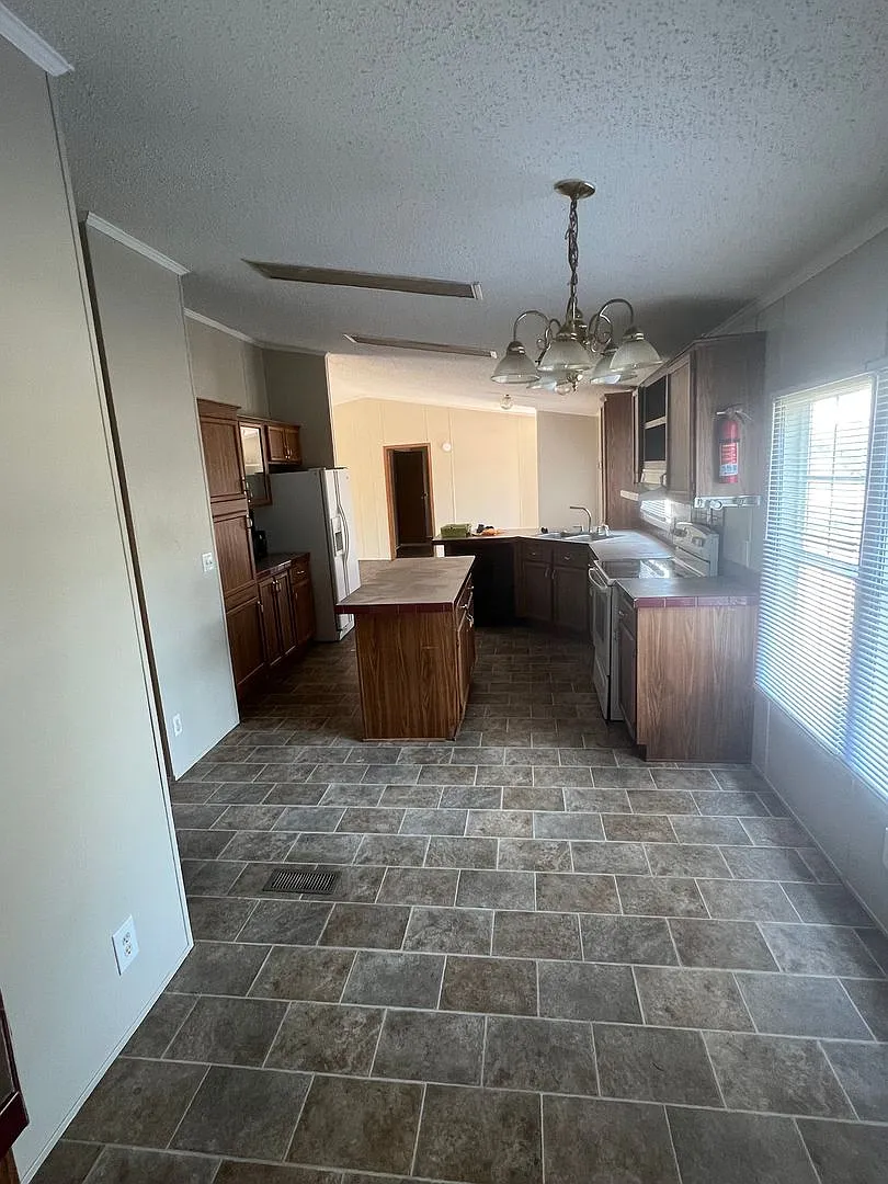 3 Bed/2 Bath House — Photo 2