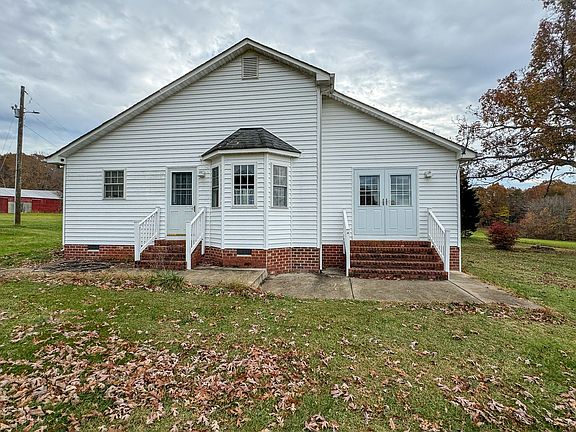 3rd image of 888 Patrick Henry Pl