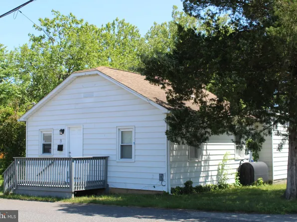 8 Pine St, New Egypt, NJ 08533