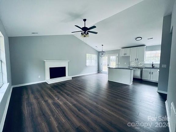 3rd image of 6724 Woodwedge Dr