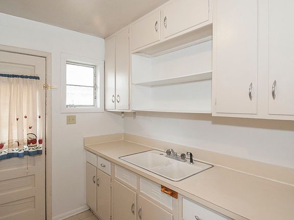 2nd image of 2704 Westhaven Cir
