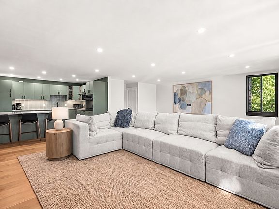 2nd image of 935 Washington St APT 8