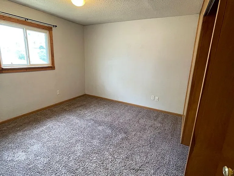 927 Blaine Ave — Photo 8