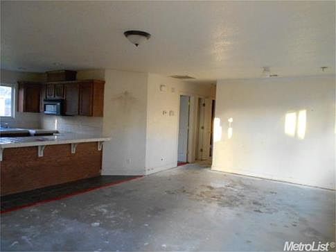 4th image of 1426 N Morrison Ave