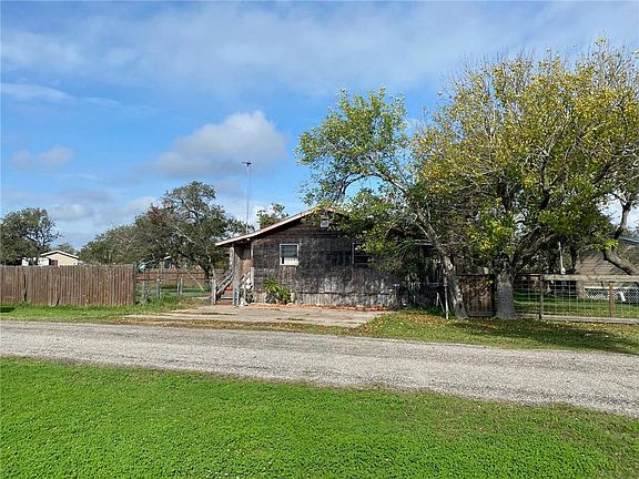 3rd image of 164 Sweet Bay Dr