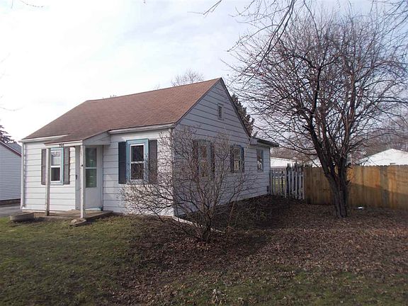2nd image of 904 Colonial Dr