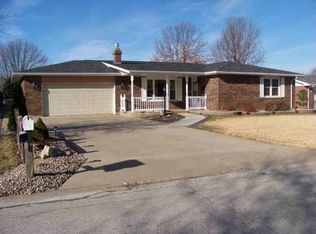 3820 Stonegate Rd, Quincy, IL 62305