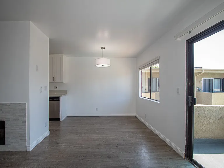 15128-44 Burbank Blvd — Photo 33