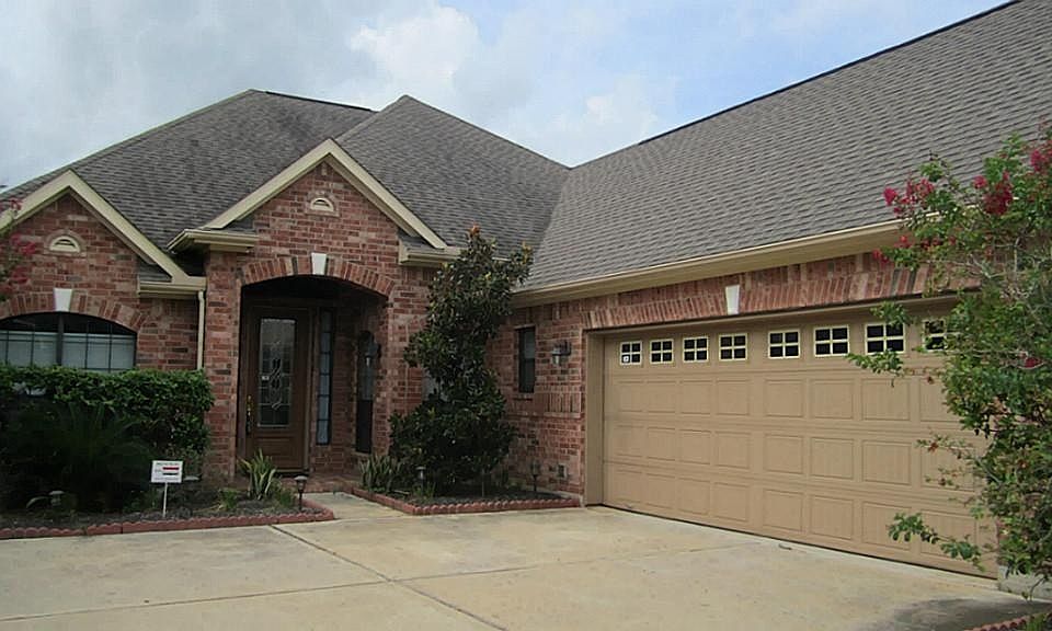 Front Door with Oversized Garage