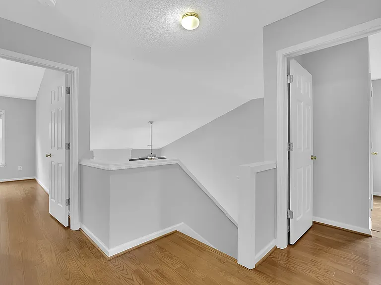 440 Chippenham Ct — Photo 16