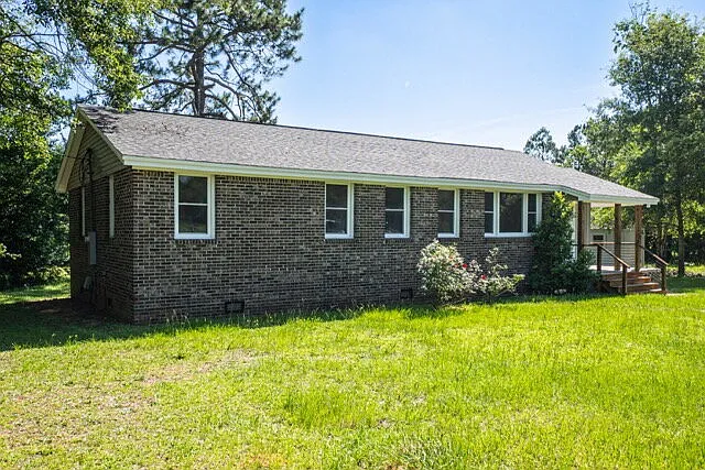 5075 Seymour Rd — Photo 3