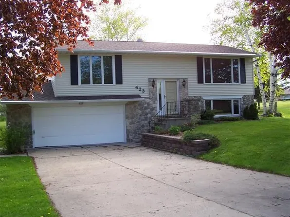 423 S Elgin Ct, Sturgeon Bay, WI 54235