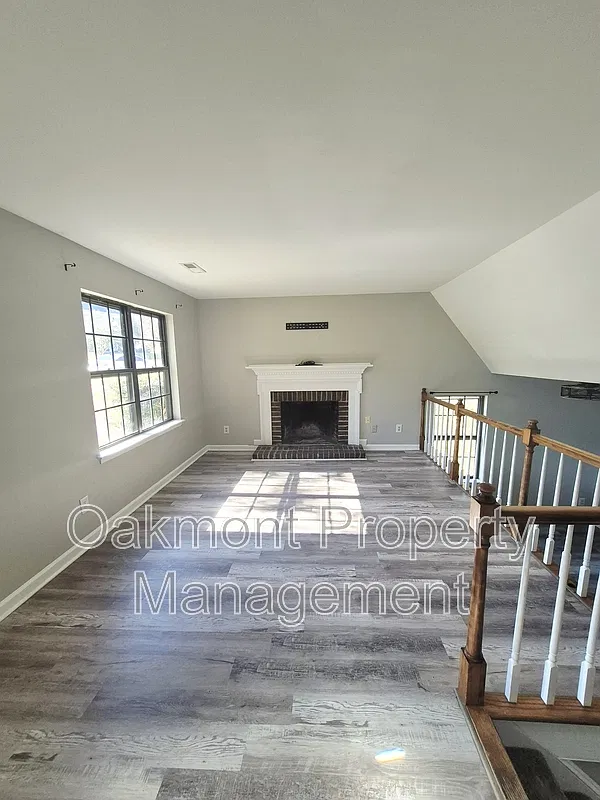 3 bed, 3.0 bath, 1230 sqft, $2,095 — Photo 4