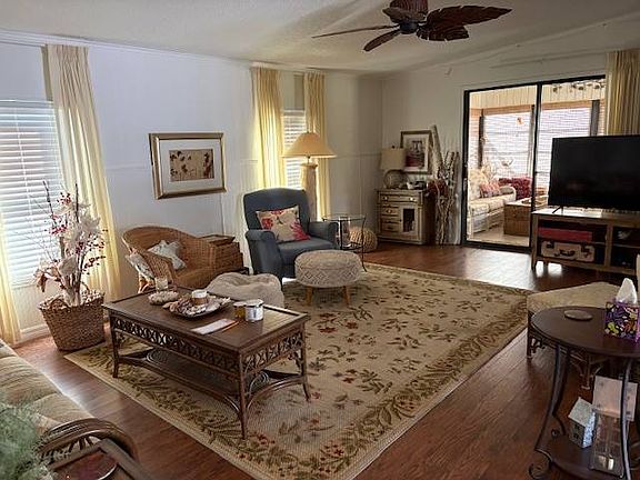 4th image of 402 SE Snead Cir #101