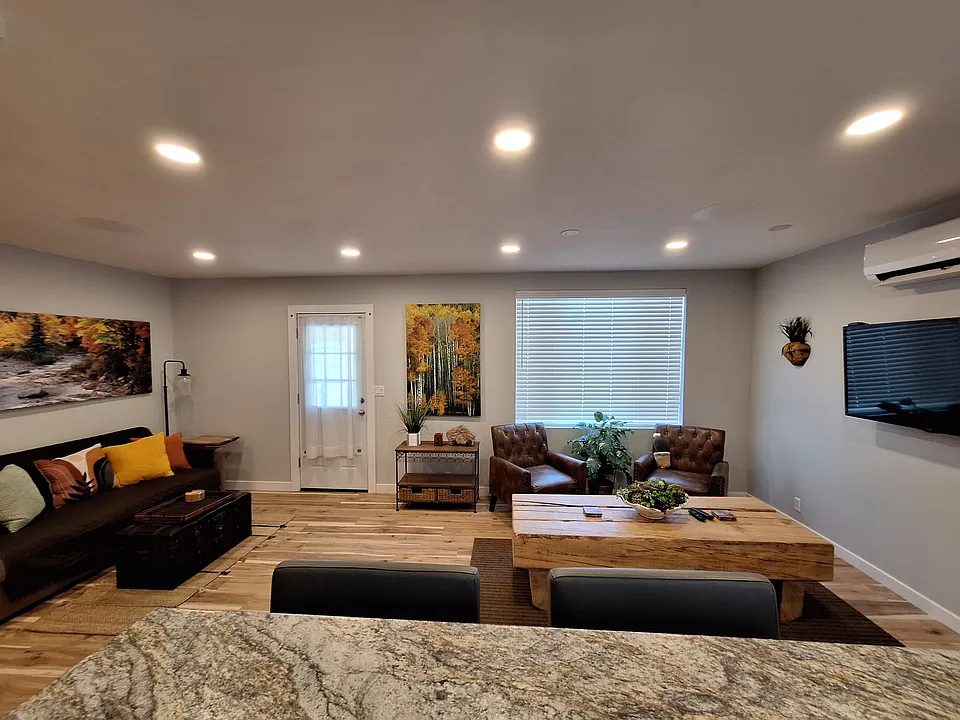 306 W Main St