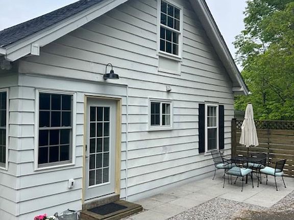 3rd image of 273 E Washington St