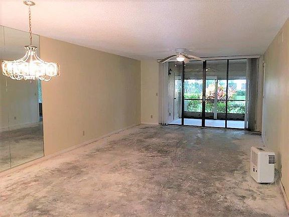 Living room/dining room