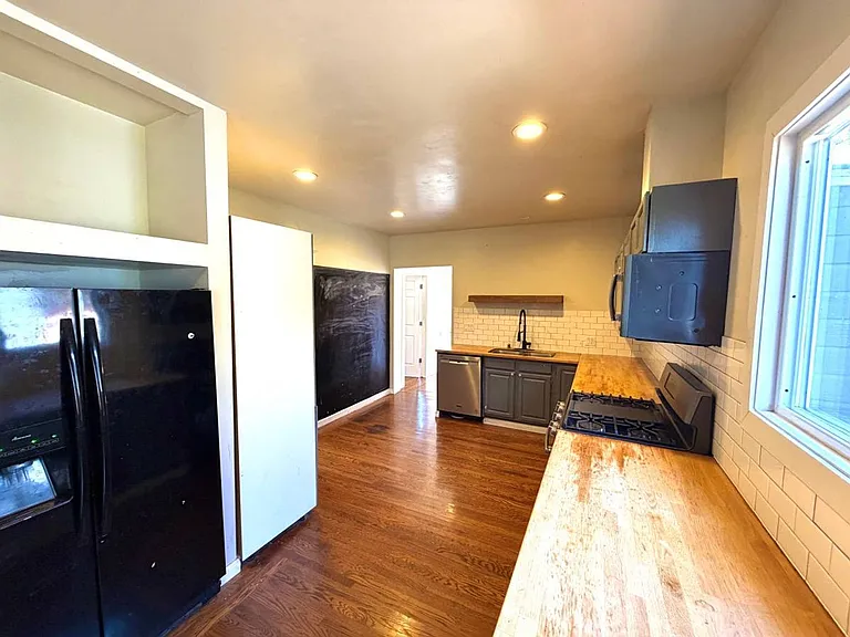 2611 Coolidge Ave — Photo 7