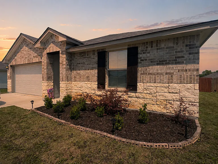5700 Madelyn Dr — Photo 2