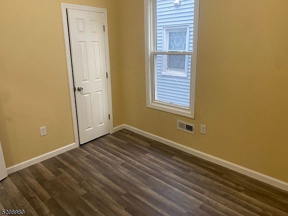 4th image of 120 N 17th St APT 1