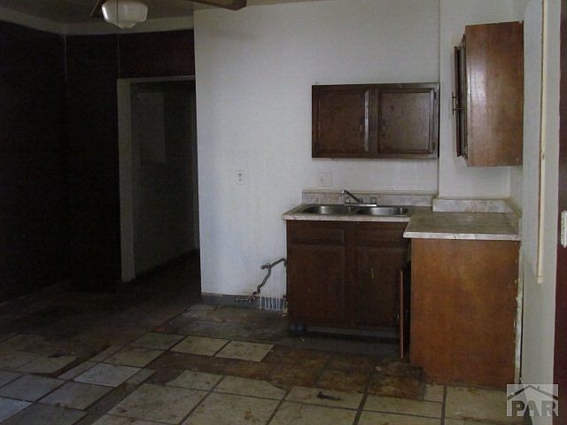2nd image of 204 W Arroyo Ave