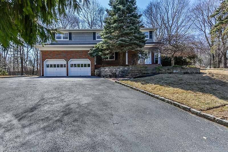 2nd image of 9 Lynn Dr