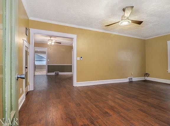3rd image of 604 1/2 E Douglas St