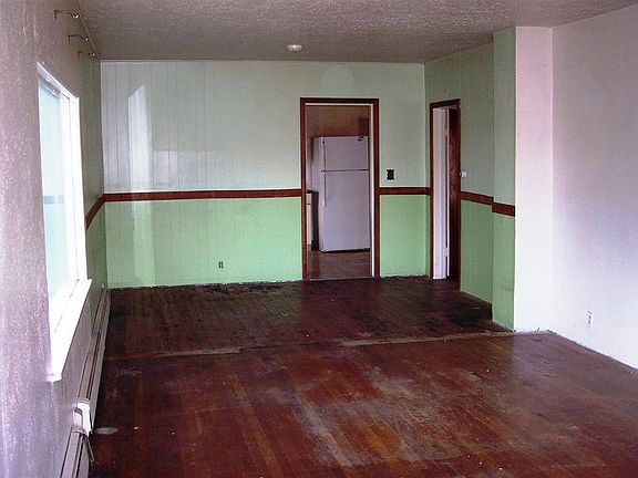 3rd image of 187 S Idaho Ave