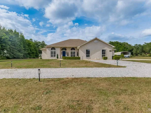 5475 Moonlight Dr, Milton, FL 32570