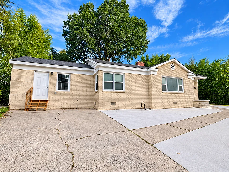 3337 Eastway Dr