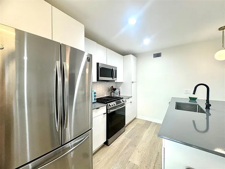 400 E 30th St #101 — Photo 12