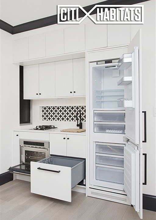 2nd image of 225 W 23rd St APT 4G