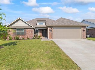 971 Hampton St, Springdale, AR 72762