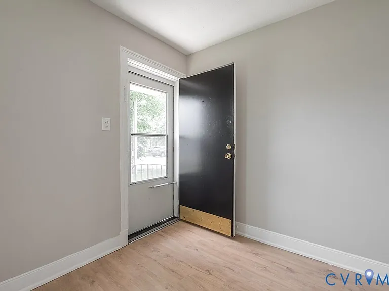 5318 Bloomingdale Ave — Photo 2