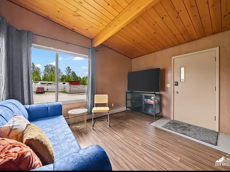 3940 Turnagain Blvd E — Photo 3