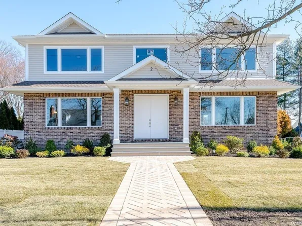 2 Donaldson Place, Roslyn Heights, NY 11577