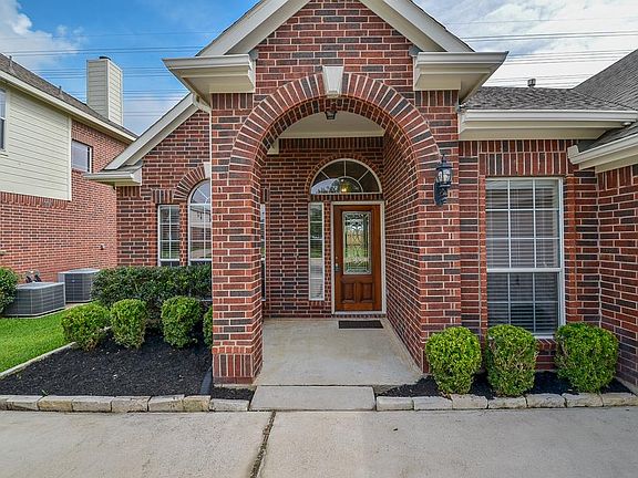 3rd image of 26810 Harwood Heights Dr