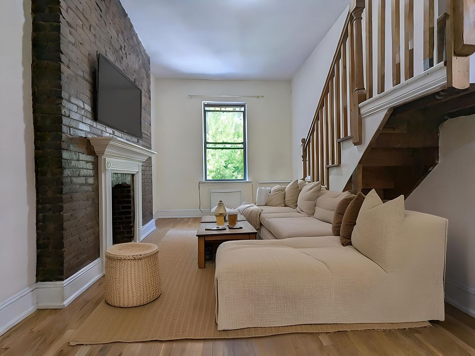 1st image of 222 W 72nd St Penthouse B