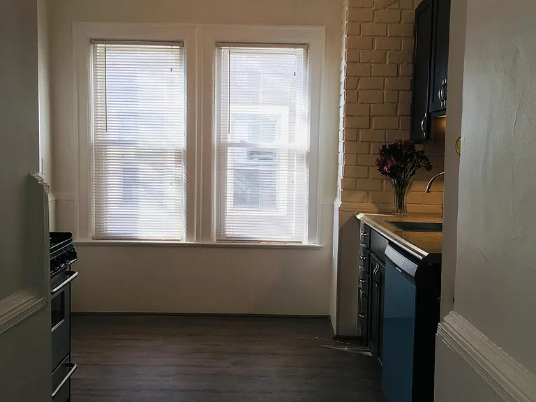 208 W Tupper St #1 — Photo 2