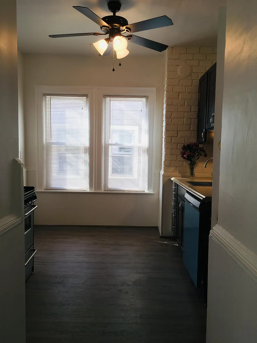 Building Photo - 208 W Tupper St #1