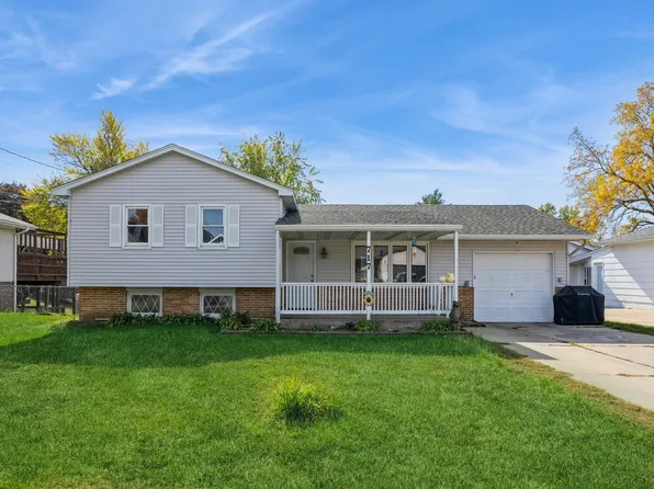 717 S 5th Ave E, Newton, IA 50208