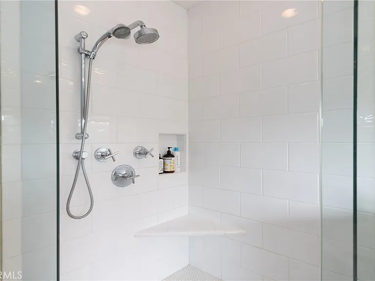 11446 Amanda Dr — Photo 16