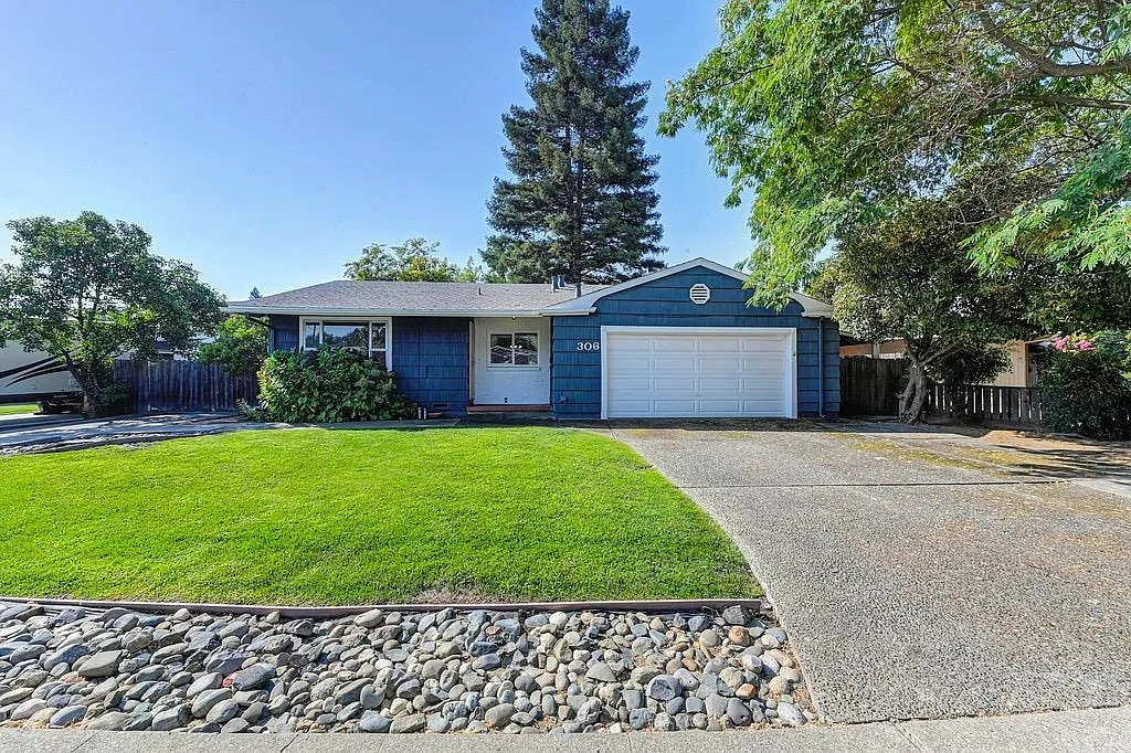 306 Zola Ave photo 1
