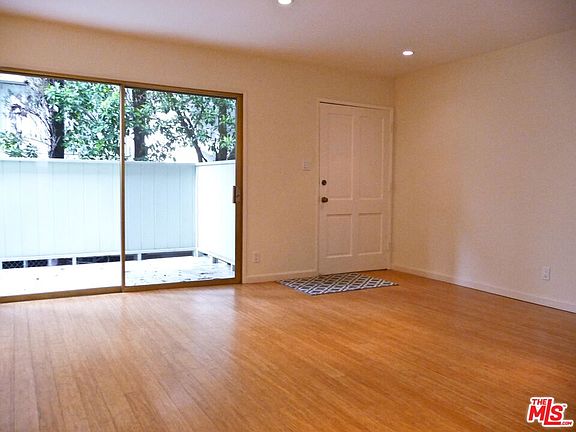 3rd image of 11937 Darlington Ave APT 5