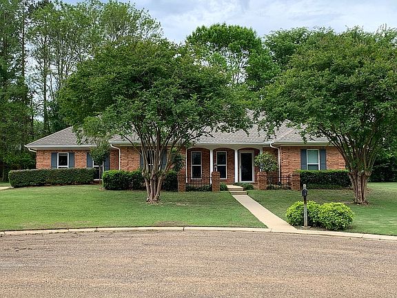 2nd image of 105 Acorn Ln