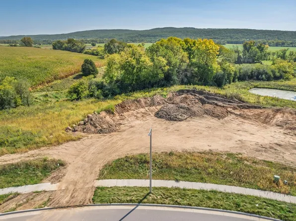 212 Roosevelt St, Baraboo, WI 53913